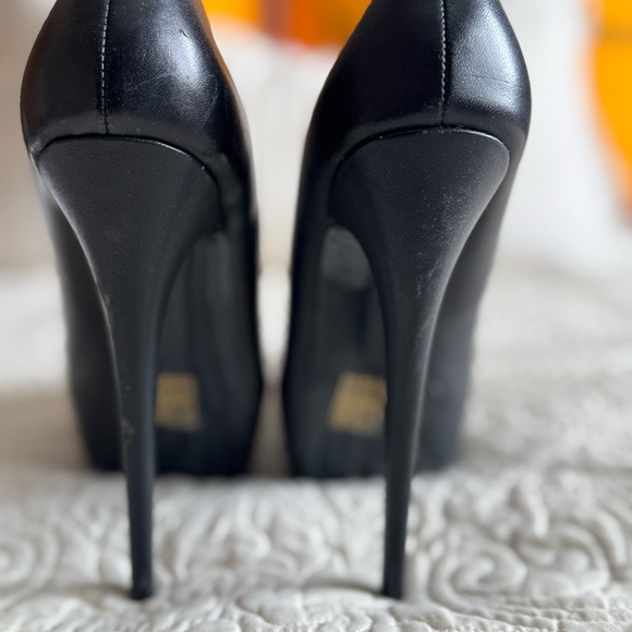 Black stiletto, Aldo heels, size 7 - Picture 2 of 6